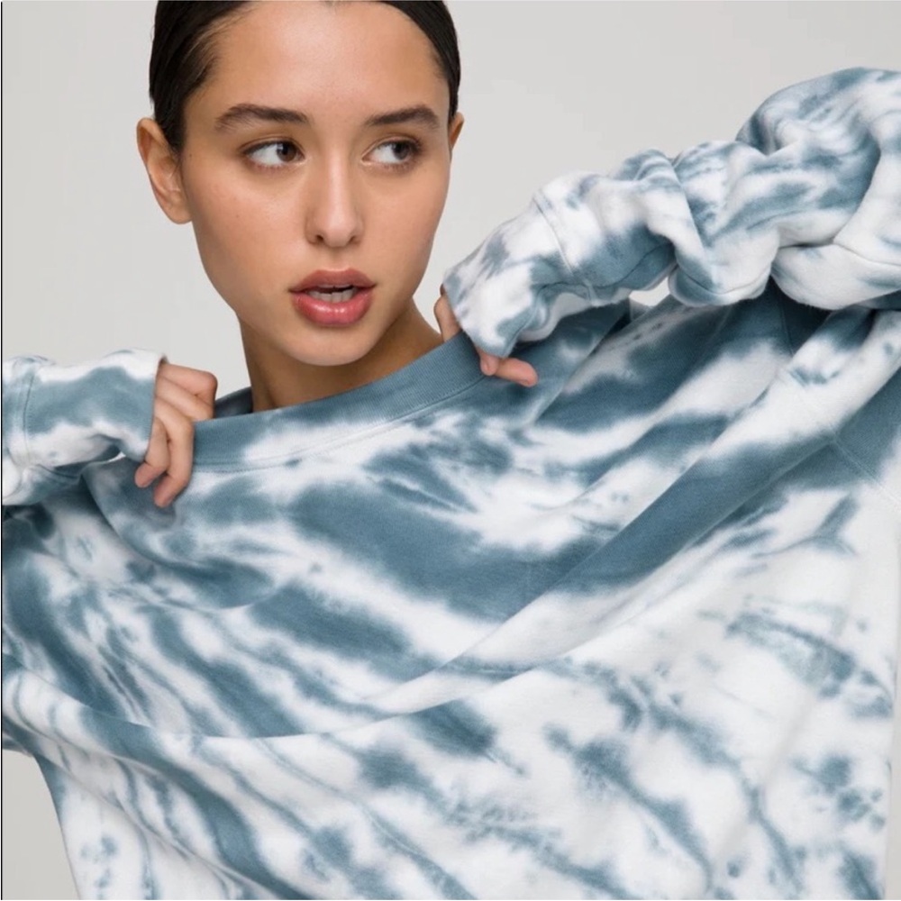 NWT GOOD AMERICAN BOYFRIEND Blue and White Tie-Dye Crewneck Sweatshirt size 2 - Picture 5 of 11